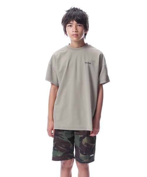 F.C.Real Bristol（エフシーレアルブリストル）の「BIG LOGO WIDE TEE（Tシャツ/カットソー・キッズ・ライトブルー/ホワイト/ベージュ/ブラック・LARGE/MEDIUM/SMALL）」の15枚目の写真