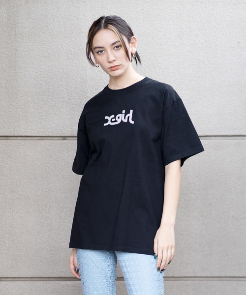 X-girl(エックスガール)の「REFLECTIVE MILLS LOGO S/S TEE/リフレクター ミルズロゴ ブリントTシャツ(Tシャツ/カットソー・レディース・ホワイト/ブラック・M/L)」の6枚目の写真
