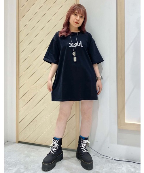 X-girl(エックスガール)の「REFLECTIVE MILLS LOGO S/S TEE/リフレクター ミルズロゴ ブリントTシャツ(Tシャツ/カットソー・レディース・ホワイト/ブラック・M/L)」の10枚目の写真