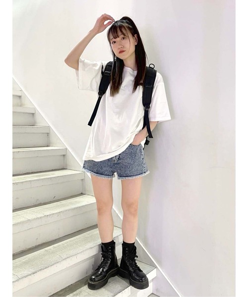 X-girl(エックスガール)の「REFLECTIVE MILLS LOGO S/S TEE/リフレクター ミルズロゴ ブリントTシャツ(Tシャツ/カットソー・レディース・ホワイト/ブラック・M/L)」の11枚目の写真