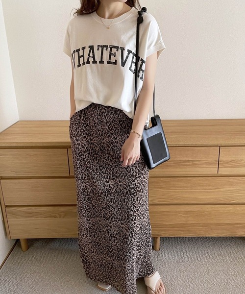andme(アンドミー)の「ピグメントフレンチスリーブかすれロゴTシャツ(Tシャツ/カットソー・レディース・オフホワイト/モカ/ブルー/グリーン/スミクロ/グレイッシュベージュ/ラベンダー・M)」の9枚目の写真