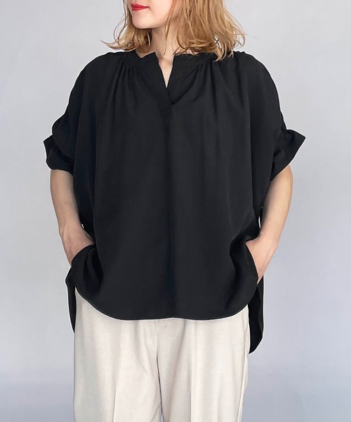 PICCIN（ピッチン）の「スキッパーギャザーブラウス（シャツ/ブラウス・レディース・ブラック/オフホワイト/カーキ・M）」の3枚目の写真