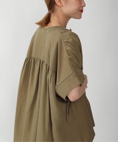 PICCIN（ピッチン）の「スキッパーギャザーブラウス（シャツ/ブラウス・レディース・ブラック/オフホワイト/カーキ・M）」の6枚目の写真