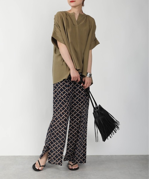 PICCIN（ピッチン）の「スキッパーギャザーブラウス（シャツ/ブラウス・レディース・ブラック/オフホワイト/カーキ・M）」の11枚目の写真