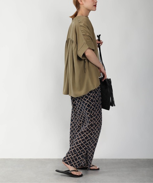 PICCIN（ピッチン）の「スキッパーギャザーブラウス（シャツ/ブラウス・レディース・ブラック/オフホワイト/カーキ・M）」の12枚目の写真