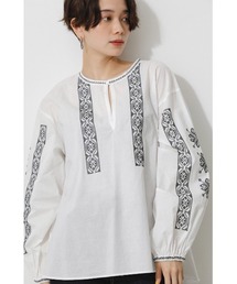 AZUL by moussy（アズールバイマウジー）の「EMBROIDERY RELAX BLOUSE/エンブロイダリーリラックスブラウス（シャツ/ブラウス・レディース）」