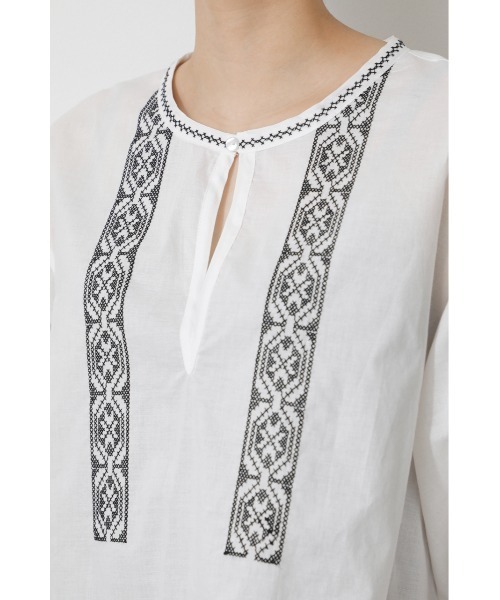 AZUL by moussy(アズールバイマウジー)の「EMBROIDERY RELAX BLOUSE/エンブロイダリーリラックスブラウス(シャツ/ブラウス・レディース・ホワイト/ブラック・SMALL/MEDIUM)」の14枚目の写真