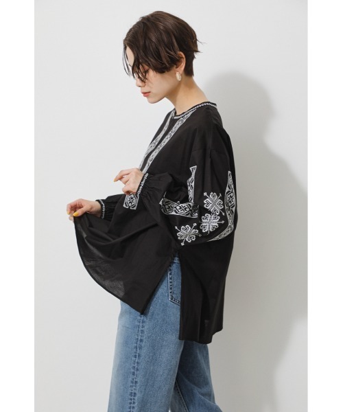 AZUL by moussy(アズールバイマウジー)の「EMBROIDERY RELAX BLOUSE/エンブロイダリーリラックスブラウス(シャツ/ブラウス・レディース・ホワイト/ブラック・SMALL/MEDIUM)」の11枚目の写真