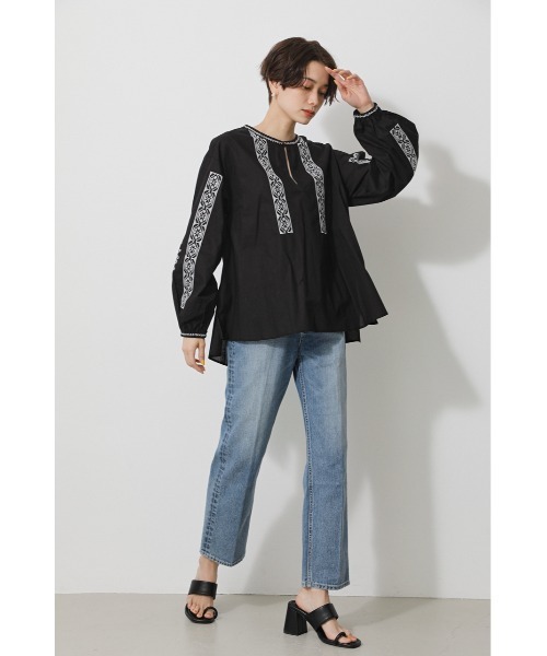 AZUL by moussy(アズールバイマウジー)の「EMBROIDERY RELAX BLOUSE/エンブロイダリーリラックスブラウス(シャツ/ブラウス・レディース・ホワイト/ブラック・SMALL/MEDIUM)」の10枚目の写真