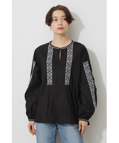 AZUL by moussy(アズールバイマウジー)の「EMBROIDERY RELAX BLOUSE/エンブロイダリーリラックスブラウス(シャツ/ブラウス・レディース・ホワイト/ブラック・SMALL/MEDIUM)」の8枚目の写真