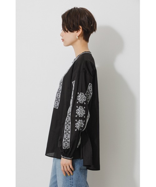 AZUL by moussy(アズールバイマウジー)の「EMBROIDERY RELAX BLOUSE/エンブロイダリーリラックスブラウス(シャツ/ブラウス・レディース・ホワイト/ブラック・SMALL/MEDIUM)」の7枚目の写真