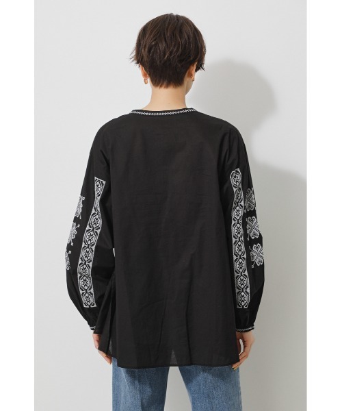 AZUL by moussy(アズールバイマウジー)の「EMBROIDERY RELAX BLOUSE/エンブロイダリーリラックスブラウス(シャツ/ブラウス・レディース・ホワイト/ブラック・SMALL/MEDIUM)」の6枚目の写真