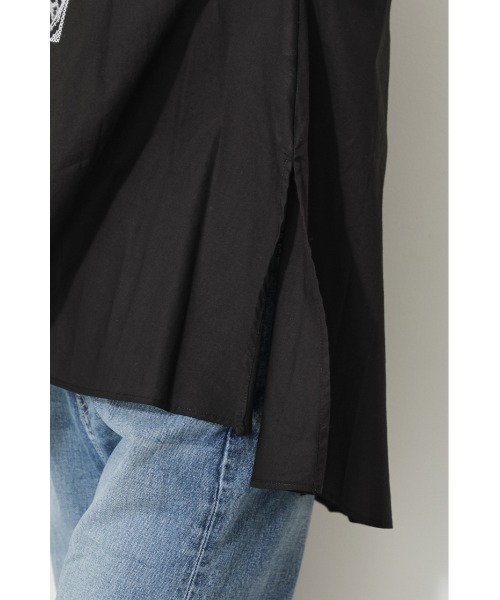 AZUL by moussy(アズールバイマウジー)の「EMBROIDERY RELAX BLOUSE/エンブロイダリーリラックスブラウス(シャツ/ブラウス・レディース・ホワイト/ブラック・SMALL/MEDIUM)」の3枚目の写真