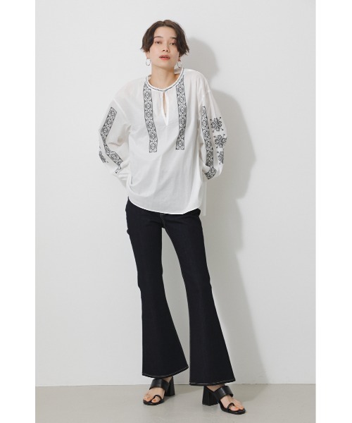 AZUL by moussy(アズールバイマウジー)の「EMBROIDERY RELAX BLOUSE/エンブロイダリーリラックスブラウス(シャツ/ブラウス・レディース・ホワイト/ブラック・SMALL/MEDIUM)」の18枚目の写真