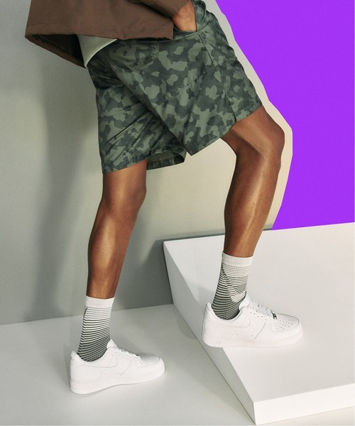 NIKE（ナイキ）の「【NIKE / ナイキ】エアフォース1 ’07（スニーカー・メンズ・ブラック/ホワイト・26.5cm/27cm/27.5cm/28cm/26cm）」の4枚目の写真