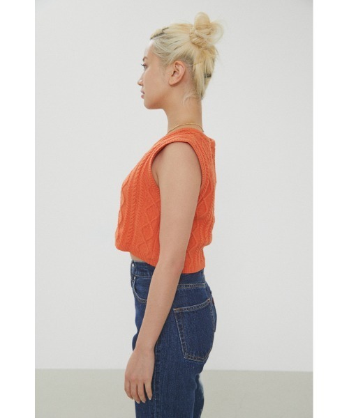 LAGUA GEM（ラグアジェム）の「CABLE KNIT VEST ケーブルニットベスト（ベスト・レディース・ピンク/ブラック/ブルー/ホワイト/オレンジ・FREE）」の14枚目の写真