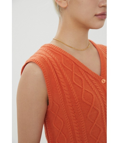 LAGUA GEM（ラグアジェム）の「CABLE KNIT VEST ケーブルニットベスト（ベスト・レディース・ピンク/ブラック/ブルー/ホワイト/オレンジ・FREE）」の19枚目の写真