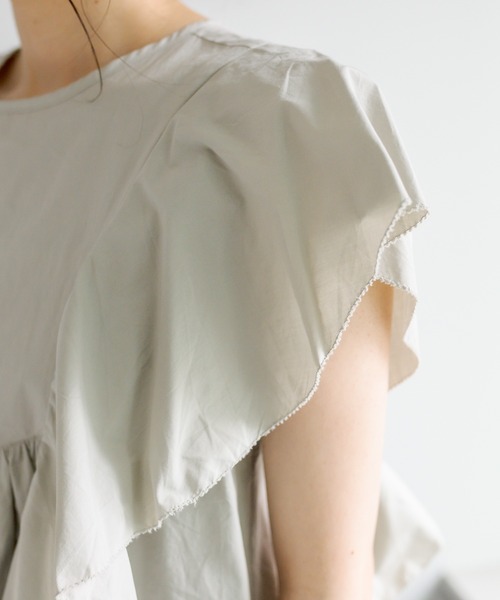 PUAL CE CIN（ピュアルセシン）の「フリルプルオーバーブラウス（シャツ/ブラウス・レディース・ライトグレー/ブラック/オフホワイト・FREE）」の9枚目の写真