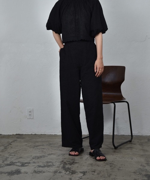 I_am（アイアム）の「embroidery flower rafu pants / エンブロイダリーフラワーラフパンツ（その他パンツ・レディース・ホワイト/ブラック・S/M）」の6枚目の写真