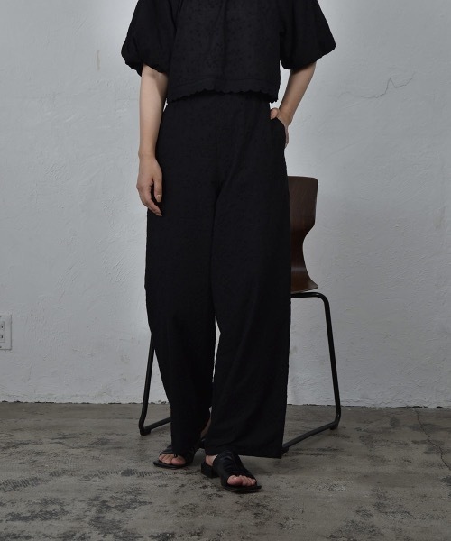 I_am（アイアム）の「embroidery flower rafu pants / エンブロイダリーフラワーラフパンツ（その他パンツ・レディース・ホワイト/ブラック・S/M）」の13枚目の写真