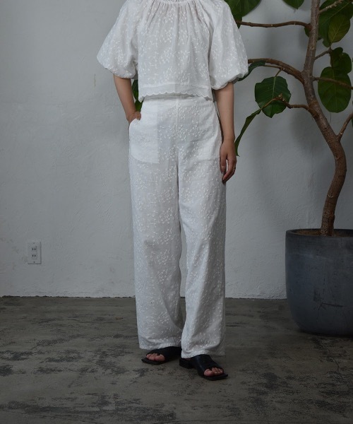 I_am（アイアム）の「embroidery flower rafu pants / エンブロイダリーフラワーラフパンツ（その他パンツ・レディース・ホワイト/ブラック・S/M）」の20枚目の写真