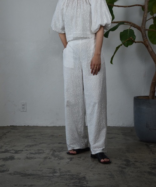 I_am（アイアム）の「embroidery flower rafu pants / エンブロイダリーフラワーラフパンツ（その他パンツ・レディース・ホワイト/ブラック・S/M）」の9枚目の写真