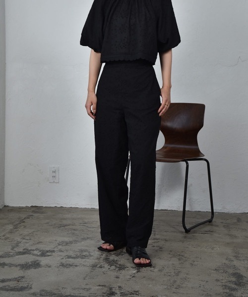 I_am（アイアム）の「embroidery flower rafu pants / エンブロイダリーフラワーラフパンツ（その他パンツ・レディース・ホワイト/ブラック・S/M）」の12枚目の写真