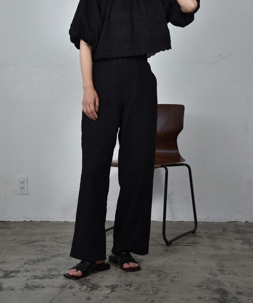 I_am（アイアム）の「embroidery flower rafu pants / エンブロイダリーフラワーラフパンツ（その他パンツ・レディース・ホワイト/ブラック・S/M）」の10枚目の写真