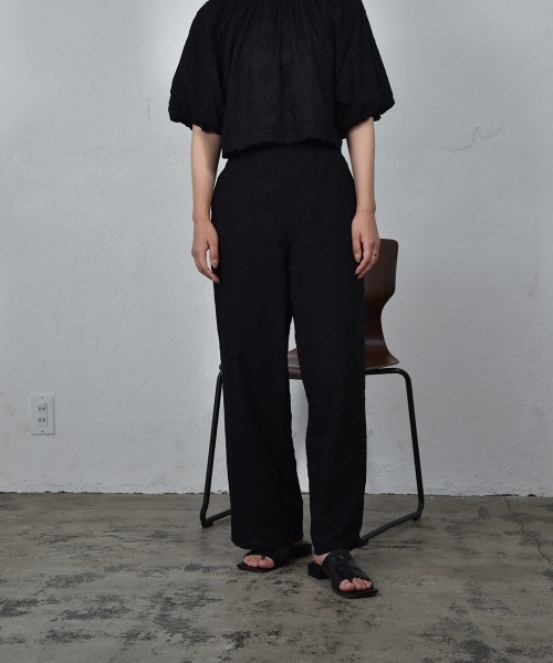 I_am（アイアム）の「embroidery flower rafu pants / エンブロイダリーフラワーラフパンツ（その他パンツ・レディース・ホワイト/ブラック・S/M）」の17枚目の写真