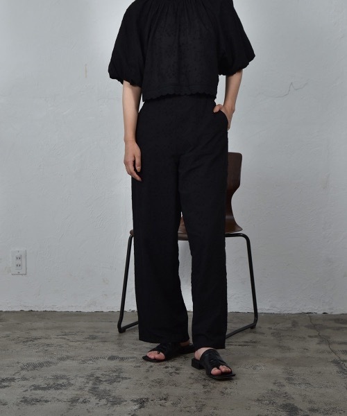 I_am（アイアム）の「embroidery flower rafu pants / エンブロイダリーフラワーラフパンツ（その他パンツ・レディース・ホワイト/ブラック・S/M）」の8枚目の写真