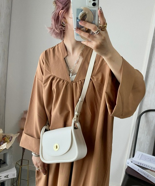 Chich&Sally(チッチアンドサリー)の「リネンタッチカフタンOP(ワンピース・レディース・Moca/Black/Beige/Mustard・MEDIUM)」の2枚目の写真
