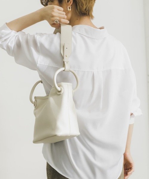 URBAN RESEARCH（アーバンリサーチ）の「リングハンドル2WAYバッグ（ハンドバッグ・レディース・ブラウン/アイボリー・-）」の2枚目の写真