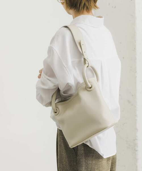 URBAN RESEARCH（アーバンリサーチ）の「リングハンドル2WAYバッグ（ハンドバッグ・レディース・ブラウン/アイボリー・-）」の6枚目の写真