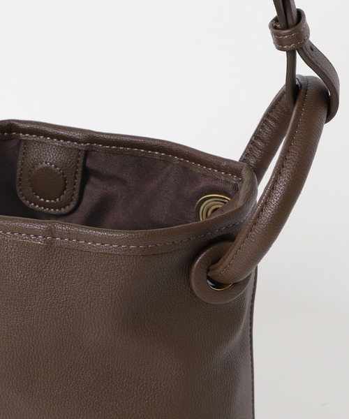 URBAN RESEARCH（アーバンリサーチ）の「リングハンドル2WAYバッグ（ハンドバッグ・レディース・ブラウン/アイボリー・-）」の13枚目の写真