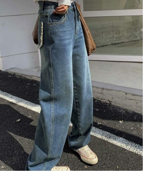 AMELY(エミリー)の「バッグフリンジポケット デニムパンツ(その他パンツ・レディース・ブルー/ブラック・M/L)」の3枚目の写真