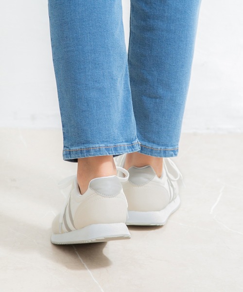 Honeys（ハニーズ）の「快適ラインスニーカー（スニーカー・レディース・ホワイト×グレー/ホワイト系その他/ブラック/ブラック×ホワイト/ホワイト×ネイビー/ネイビー系/ブラウン/グレー・LL/M/L/S）」の17枚目の写真