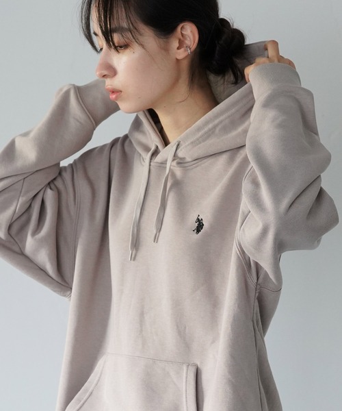 U.S. POLO ASSN.(ユーエスポロアッスン)の「U.S. POLO ASSN. / ユーエスポロアッスン 別注 コラボ ビッグシルエット 裏毛 プルオーバー パーカー(パーカー・メンズ・ブルー系その他2/グリーン系その他/グレー系その他/ブラック系その他/ホワイト系その他2/グレー系その他3/グリーン系その他2/グレー系その他2/グレー系その他4/ホワイト系その他/ブラック系その他2/ブルー系その他/ブルー系その他3・MEDIUM/LARGE)」の8枚目の写真