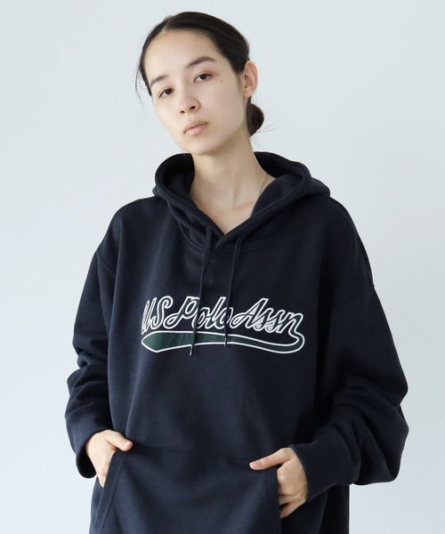 U.S. POLO ASSN.(ユーエスポロアッスン)の「U.S. POLO ASSN. / ユーエスポロアッスン 別注 コラボ ビッグシルエット 裏毛 プルオーバー パーカー(パーカー・メンズ・ブルー系その他2/グリーン系その他/グレー系その他/ブラック系その他/ホワイト系その他2/グレー系その他3/グリーン系その他2/グレー系その他2/グレー系その他4/ホワイト系その他/ブラック系その他2/ブルー系その他/ブルー系その他3・MEDIUM/LARGE)」の12枚目の写真