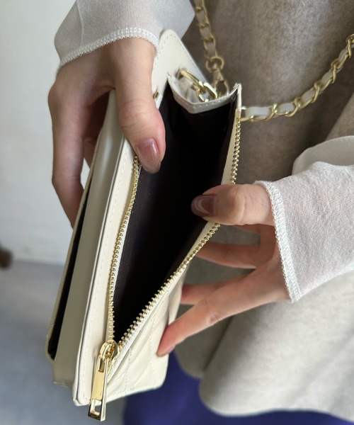 DouDou（ドゥドゥ）の「キルティングスマホショルダー（ショルダーバッグ・レディース・ブラック/グレー/アイボリー・FREE）」の9枚目の写真