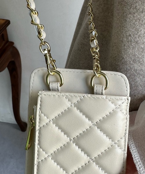 DouDou（ドゥドゥ）の「キルティングスマホショルダー（ショルダーバッグ・レディース・ブラック/グレー/アイボリー・FREE）」の6枚目の写真