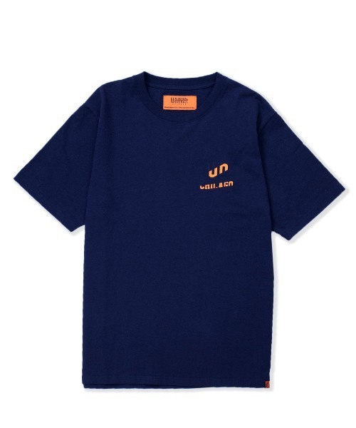 UNIVERSAL OVERALL(ユニバーサルオーバーオール)の「バッグプリントTシャツ【UOC PRINT TEE】(Tシャツ/カットソー・メンズ・ネイビー/グリーン/ヘザーグレー/ブラック/ホワイト・S/M/L)」の14枚目の写真