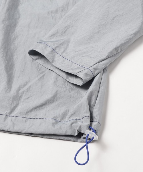 mintdesigns（ミントデザインズ）の「撥水ナイロントップス /DEFORM SLEEVE TOP/ デフォルムスリーブトップ（その他トップス・レディース・サックスブルー/カーキ・2）」の4枚目の写真