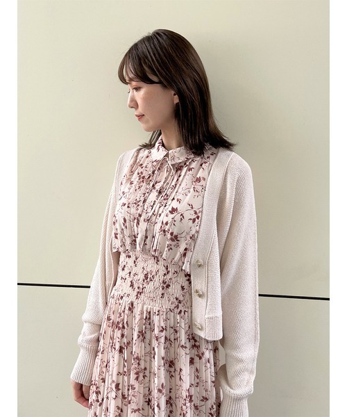 SNIDEL(スナイデル)の「Sustainableドルマンスリーブカーディガン(カーディガン/ボレロ・レディース・ブルー/アイボリー/ピンクベージュ・FREE)」の4枚目の写真