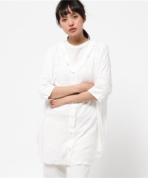 mystic（ミスティック）の「Vフリルガウン（シャツ/ブラウス・レディース・ベージュ/マスタード/オフホワイト・ﾌﾘ-）」の2枚目の写真