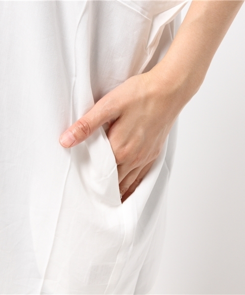 mystic（ミスティック）の「Vフリルガウン（シャツ/ブラウス・レディース・ベージュ/マスタード/オフホワイト・ﾌﾘ-）」の5枚目の写真