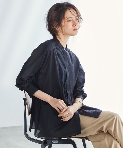 23区(ニジュウサンク)の「【SLOW/洗える】コットンローン バンドカラー ブラウス(シャツ/ブラウス・レディース・ブラック系/イエロー系/ピーコックグリーン系/ホワイト系・38/40)」の3枚目の写真