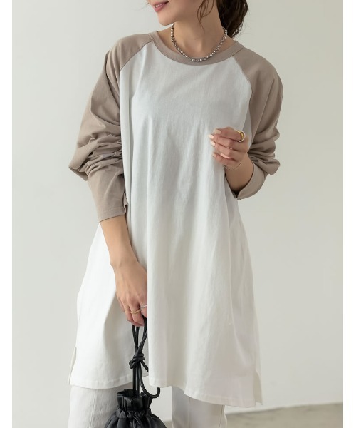 Re:EDIT(リエディ)の「配色ラグランスリーブチュニック丈コットンTシャツ(Tシャツ/カットソー・レディース・グレイッシュベージュ/チャコール/グリーン・FREE)」の2枚目の写真