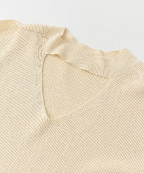 HEYUMM（ヘユム）の「カットアウトハイネックセーター(5分袖)（ニット/セーター・レディース・ブラック/カーキ/アイボリー・ONE）」の6枚目の写真