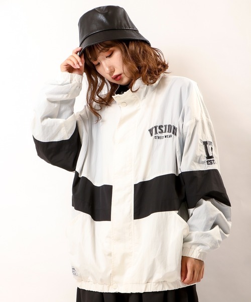 VISION STREET WEAR(ヴィジョンストリートウェア)の「VISION STREET WEAR ヴィンテージワッペンナイロンブルゾン(ブルゾン・メンズ・ブラック系その他2/ブラック系その他/ターコイズブルー/ホワイト・L/LL/M)」の2枚目の写真
