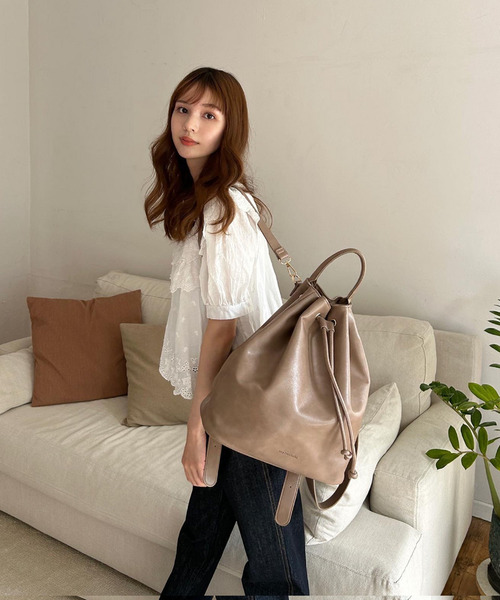 my twilight（マイトワイライト）の「mytwilight 巾着型ラウンドフォルムリュック（バックパック/リュック・レディース・ダークブラウン/ベージュ/アイボリー・FREE）」の5枚目の写真